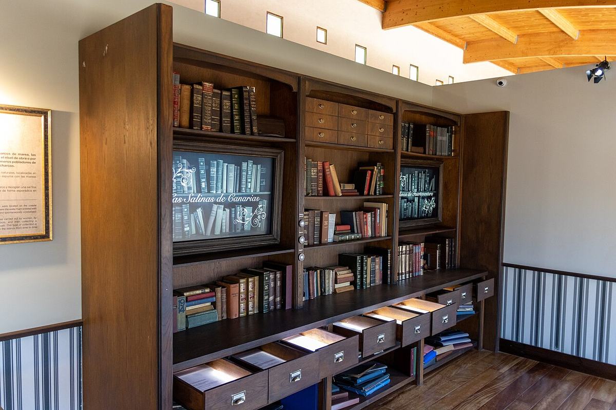 Bibliothèque en chêne teinté avec rangée de tiroirs à plans